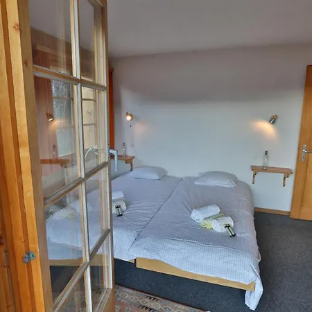 Apartment Pin Arole 1** *
